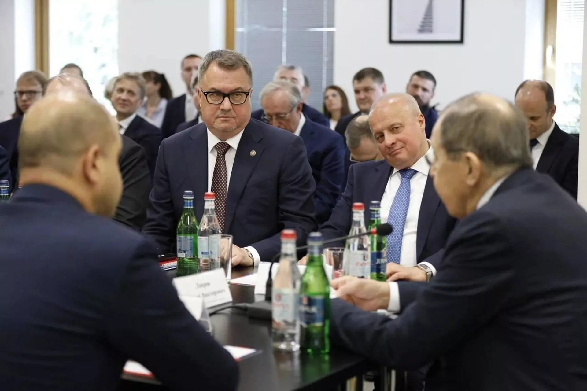 Глава МИД РФ Сергей Лавров, посол РФ Сергей Копыркин и руководитель Россотрудничества Вадим Фефилов в Русском Доме (21 мая 2025). Еревaн Глава МИД РФ Сергей Лавров, посол РФ Сергей Копыркин и руководитель Россотрудничества Вадим Фефилов в Русском Доме (21 мая 2025). Еревaн - Sputnik Արմենիա, 1920, 21.05.2025