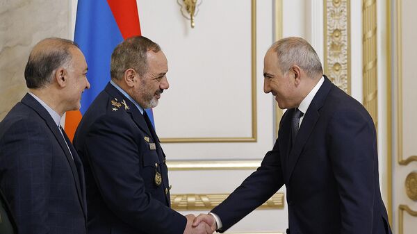 Премьер-министр Никол Пашинян принял министра обороны и обеспечения вооруженных сил Ирана, бригадного генерала Азиза Насирзаде, прибывшего в Республику Армения с официальным визитом (21 мая 2025). Еревaн - Sputnik Армения