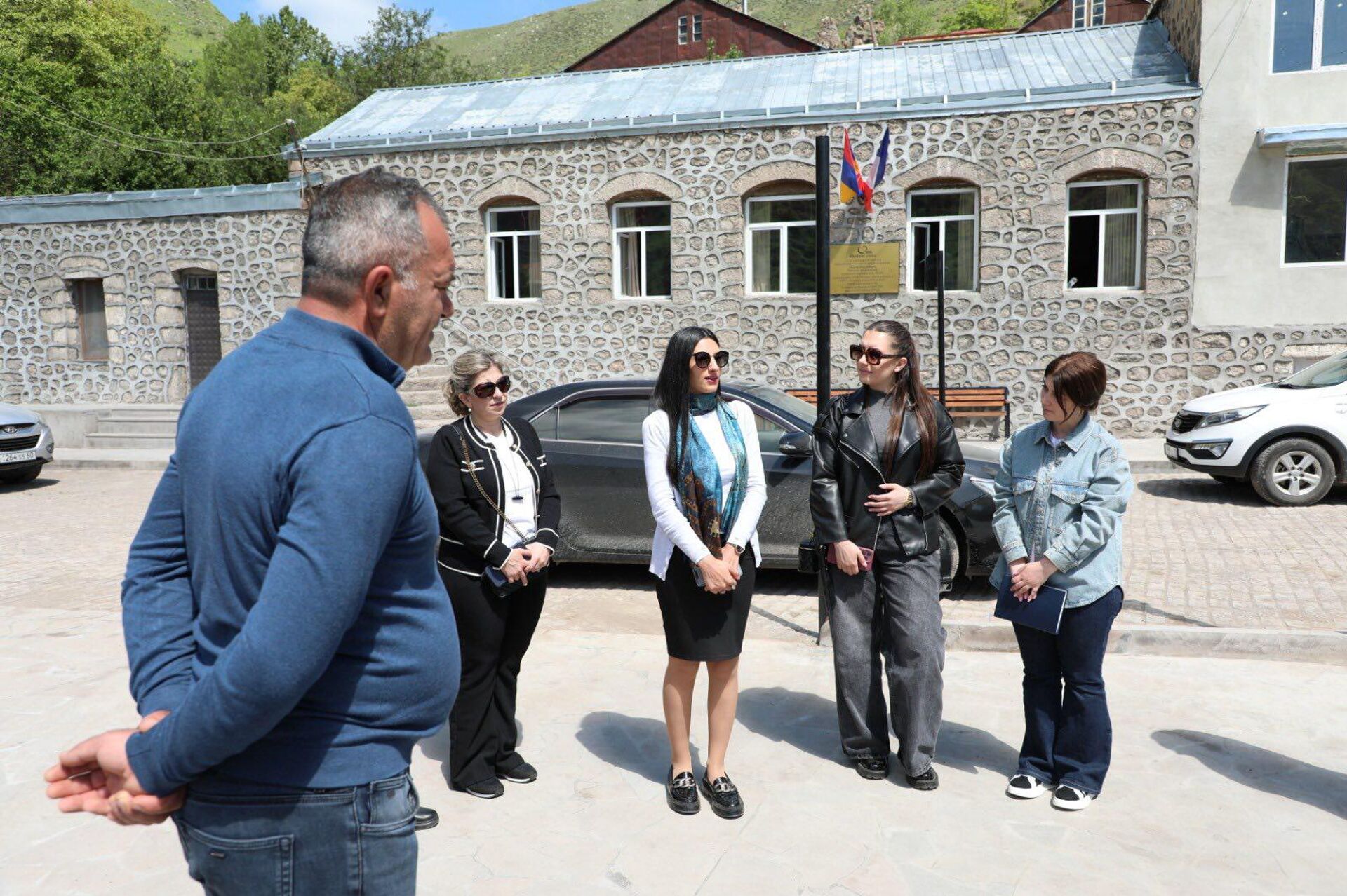 Омбудсмен Анаит Манасян посетила села Хознавар и Хнацах (22 мая 2025). Сюник - Sputnik Армения, 1920, 22.05.2025