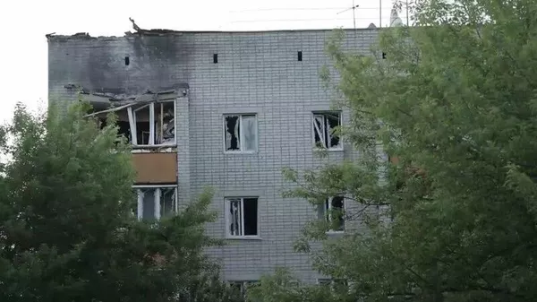 Кадры последствий атаки БПЛА на жилой дом в Ельце Липецкой области - Sputnik Армения