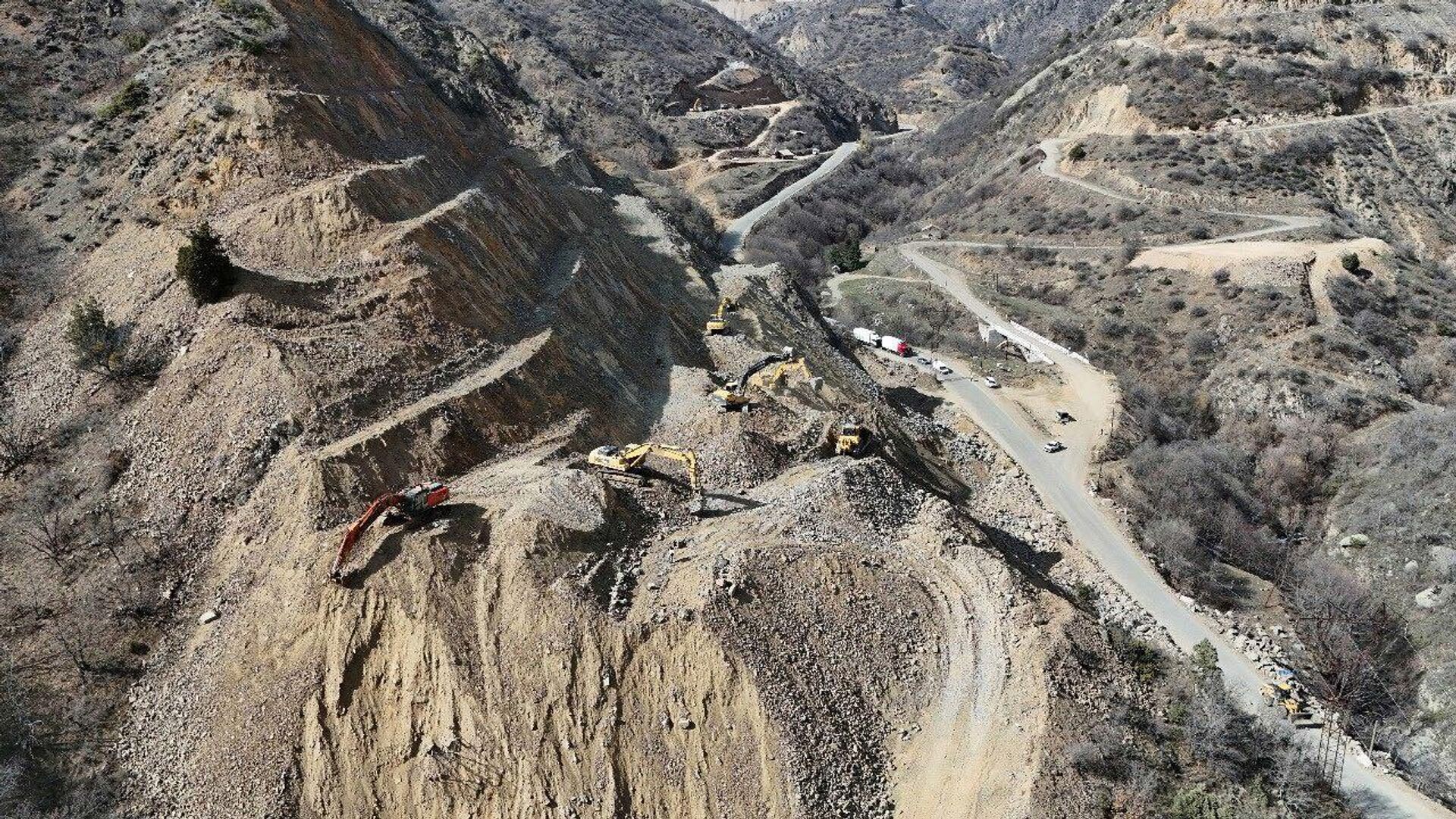 «Հյուսիս-հարավ» միջանցքի Քաջարան-Ագարակ հատվածի (32– կիլոմետրանոց) կառուցումը «Հյուսիս-հարավ» միջանցքի Քաջարան-Ագարակ հատվածի (32– կիլոմետրանոց) կառուցումը - Sputnik Արմենիա, 1920, 23.05.2025