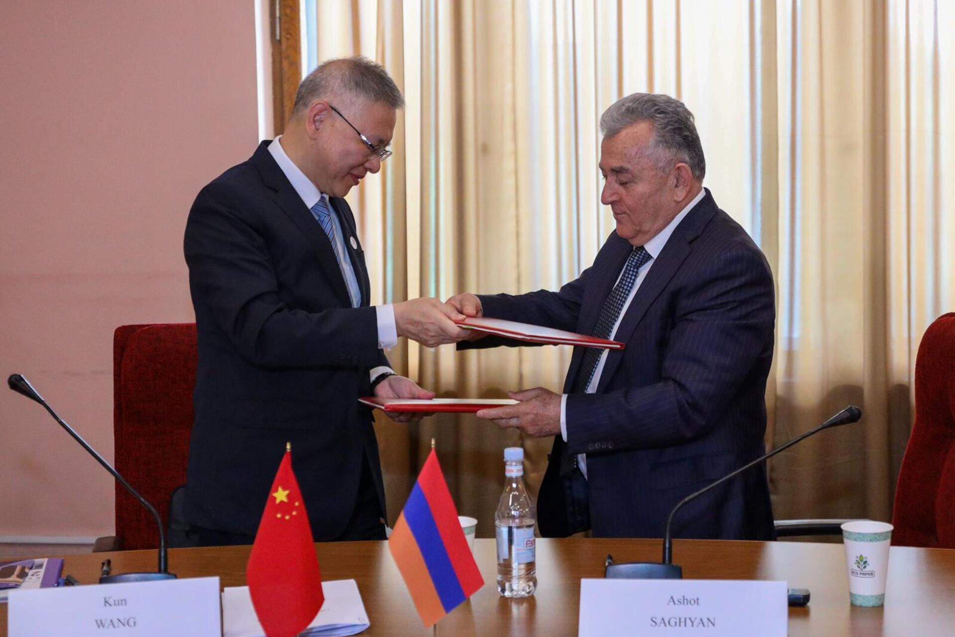 Церемония подписания Меморандума о сотрудничестве между Национальной академией наук Армении и Китайским управлением по сейсмологии (23 мая 2025). Еревaн - Sputnik Արմենիա, 1920, 23.05.2025