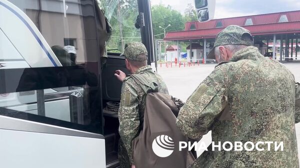 Возвращение из украинского плена новой группы российских военных - Sputnik Армения