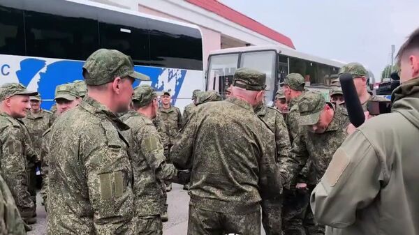 Минобороны России показало видео завершающего этапа обмена 1000 на 1000 человек - Sputnik Армения