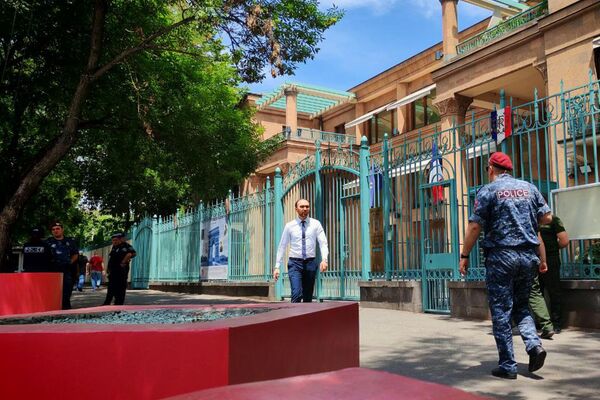 Բողոքի ակցիա Ֆրանսիայի դեսպանատան մոտ - Sputnik Արմենիա