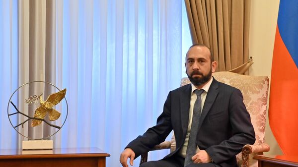 Главы МИД Армении и Франции Арарат Мирзоян и Жан-Ноэль Барро на встрече (26 мая 2025). Еревaн - Sputnik Армения