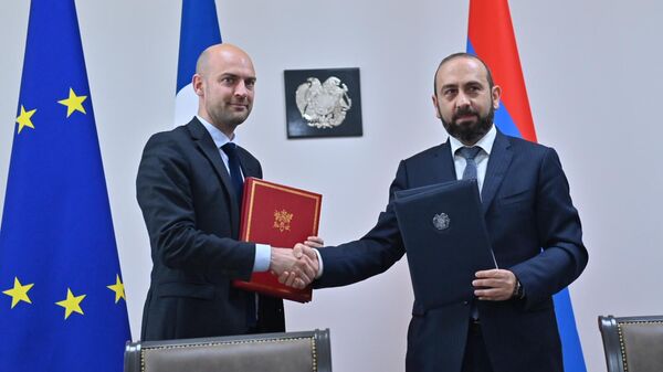 Հայաստանի և Ֆրանսիայի արտաքին գործերի նախարարներ Արարատ Միրզոյանն ու Ժան-Նոել Բարոն - Sputnik Արմենիա