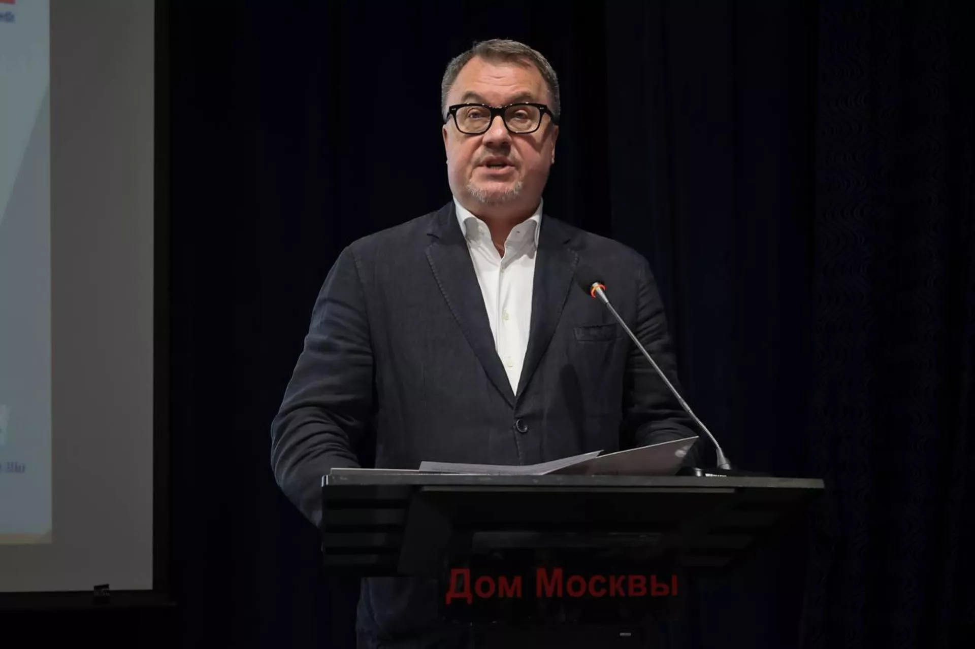 Глава Россотрудничества Вадим Фефилов на международной научно-практической конференции Современные практики преподавания русского языка и литературы за рубежом (26 мая 2025). Еревaн - Sputnik Армения, 1920, 26.05.2025