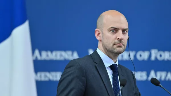 Главы МИД Армении и Франции Арарат Мирзоян и Жан-Ноэль Барро на пресс-конференции по итогам встречи (26 мая 2025). Еревaн - Sputnik Армения