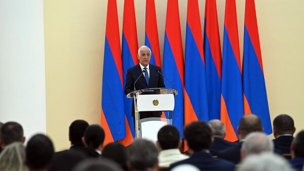 Президент Ваагн Хачатурян во время мероприятия по случаю Дня Первой республики (28 мая 2025). Еревaн - Sputnik Արմենիա