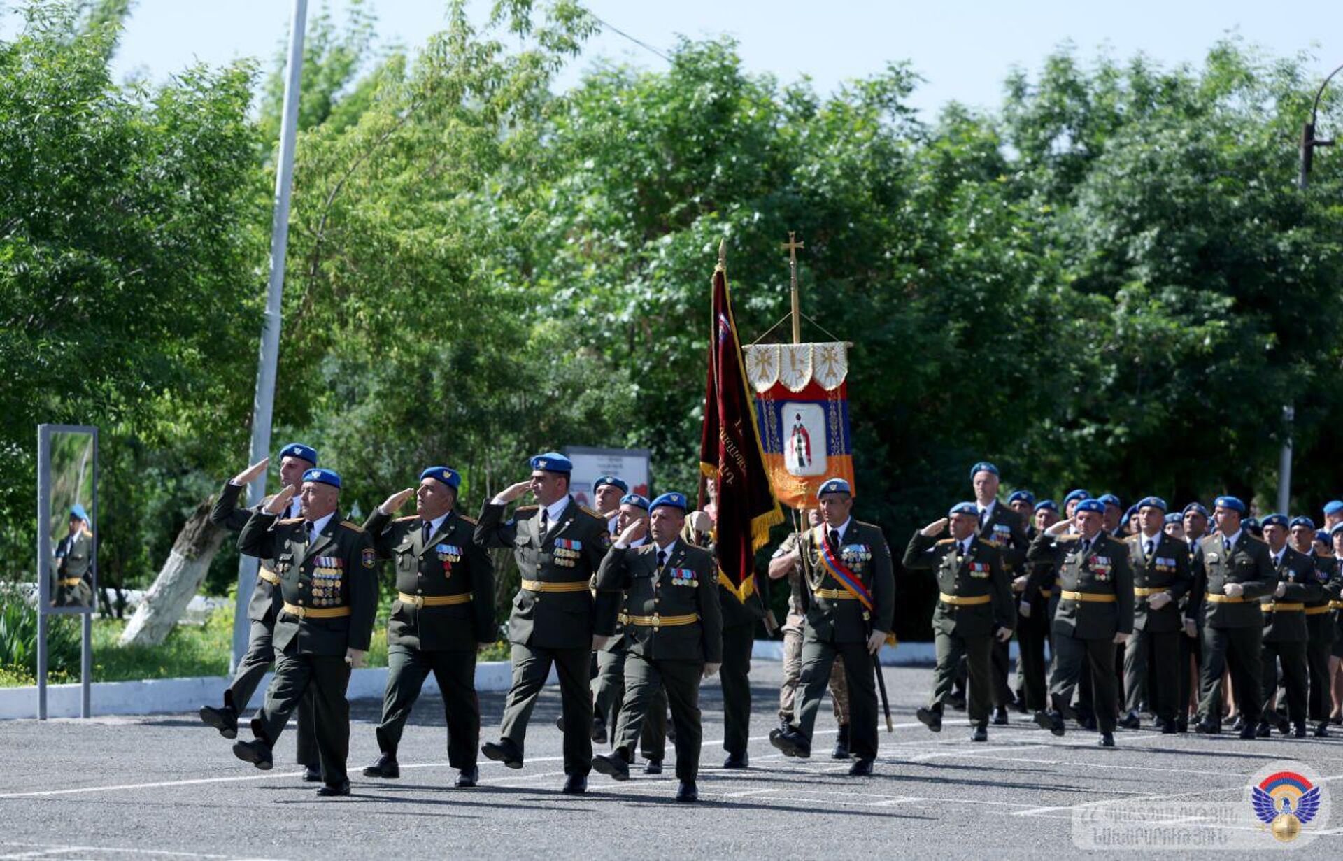Министр обороны Сурен Папикян в сопровождении ряда высокопоставленных военных посетил бригаду миротворческих сил, принял участие в торжественной церемонии, посвященной Международному дню Миротворца (29 мая 2025). Еревaн Министр обороны Сурен Папикян в сопровождении ряда высокопоставленных военных посетил бригаду миротворческих сил, принял участие в торжественной церемонии, посвященной Международному дню Миротворца (29 мая 2025). Еревaн - Sputnik Արմենիա, 1920, 29.05.2025