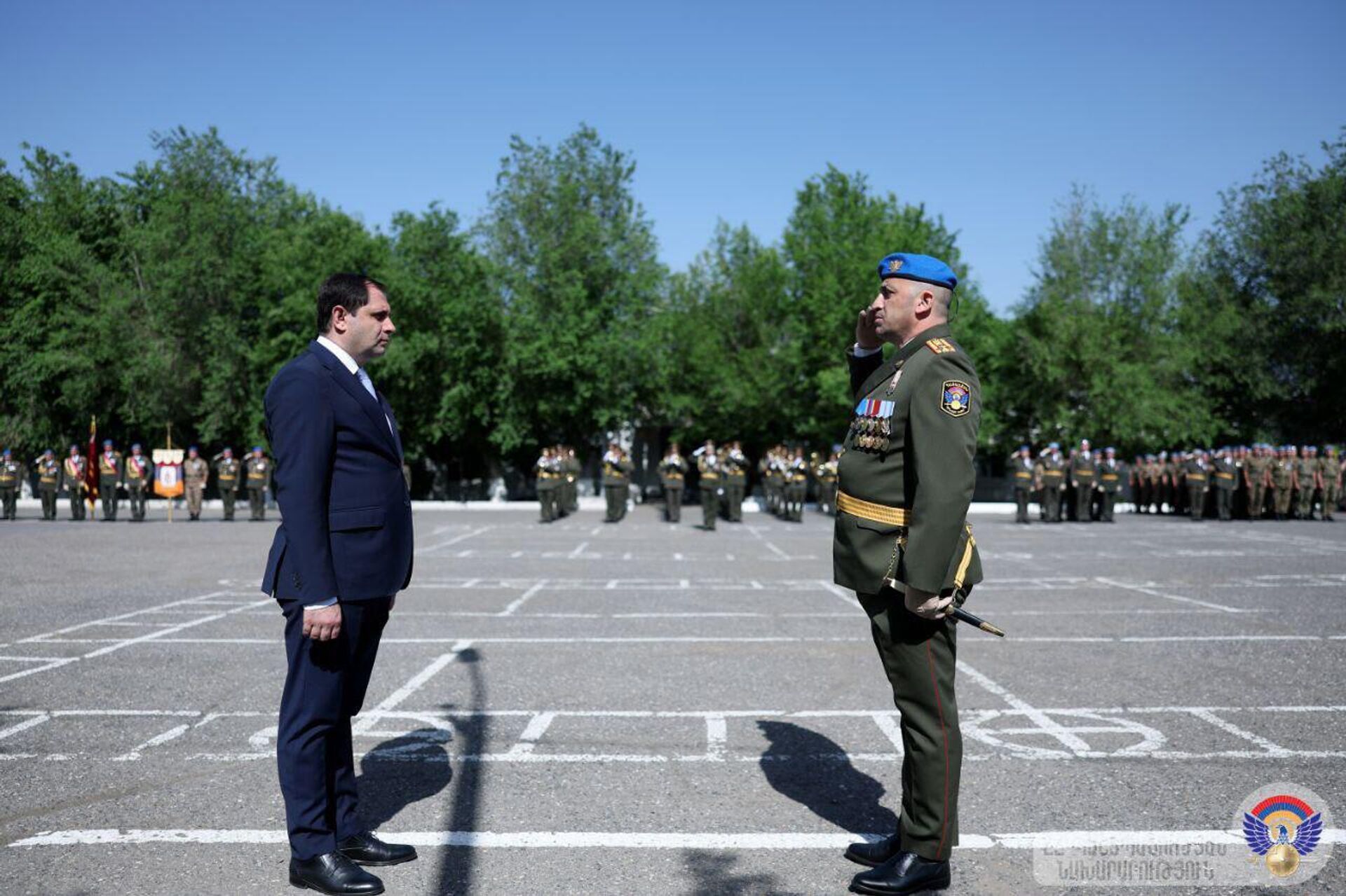 Министр обороны Сурен Папикян в сопровождении ряда высокопоставленных военных посетил бригаду миротворческих сил, принял участие в торжественной церемонии, посвященной Международному дню Миротворца (29 мая 2025). Еревaн Министр обороны Сурен Папикян в сопровождении ряда высокопоставленных военных посетил бригаду миротворческих сил, принял участие в торжественной церемонии, посвященной Международному дню Миротворца (29 мая 2025). Еревaн - Sputnik Армения, 1920, 29.05.2025