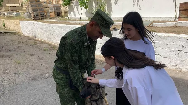Члены литературно-познавательного клуба имени А.С. Грибоедова в Мегринском пограничном отряде (29 мая 2025). Капан - Sputnik Армения