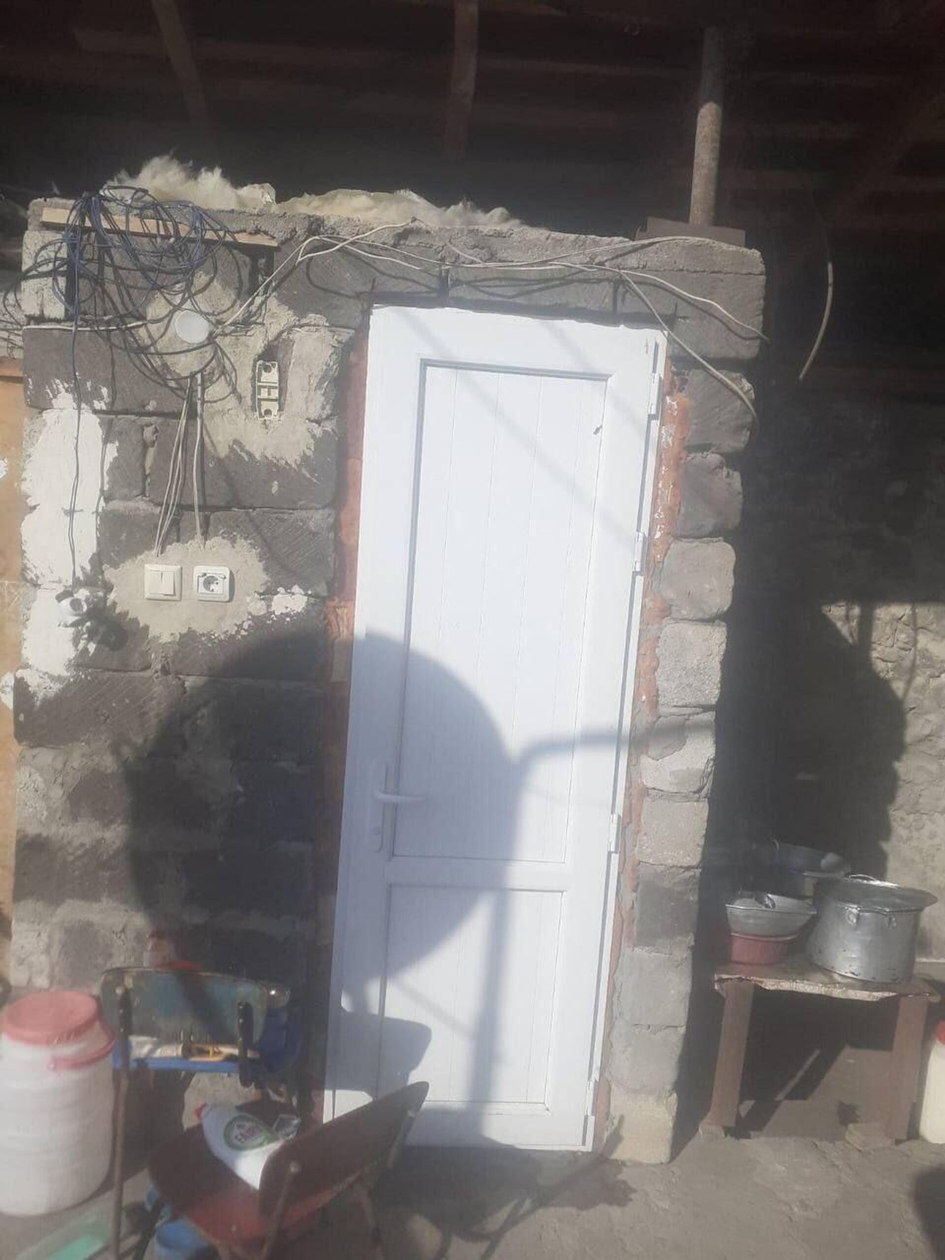 Последствия обстрела со стороны азербайджанский ВС жилого дома в селе Хознавар (30 мая 2025). Сюник Последствия обстрела со стороны азербайджанский ВС жилого дома в селе Хознавар (30 мая 2025). Сюник - Sputnik Արմենիա, 1920, 30.05.2025
