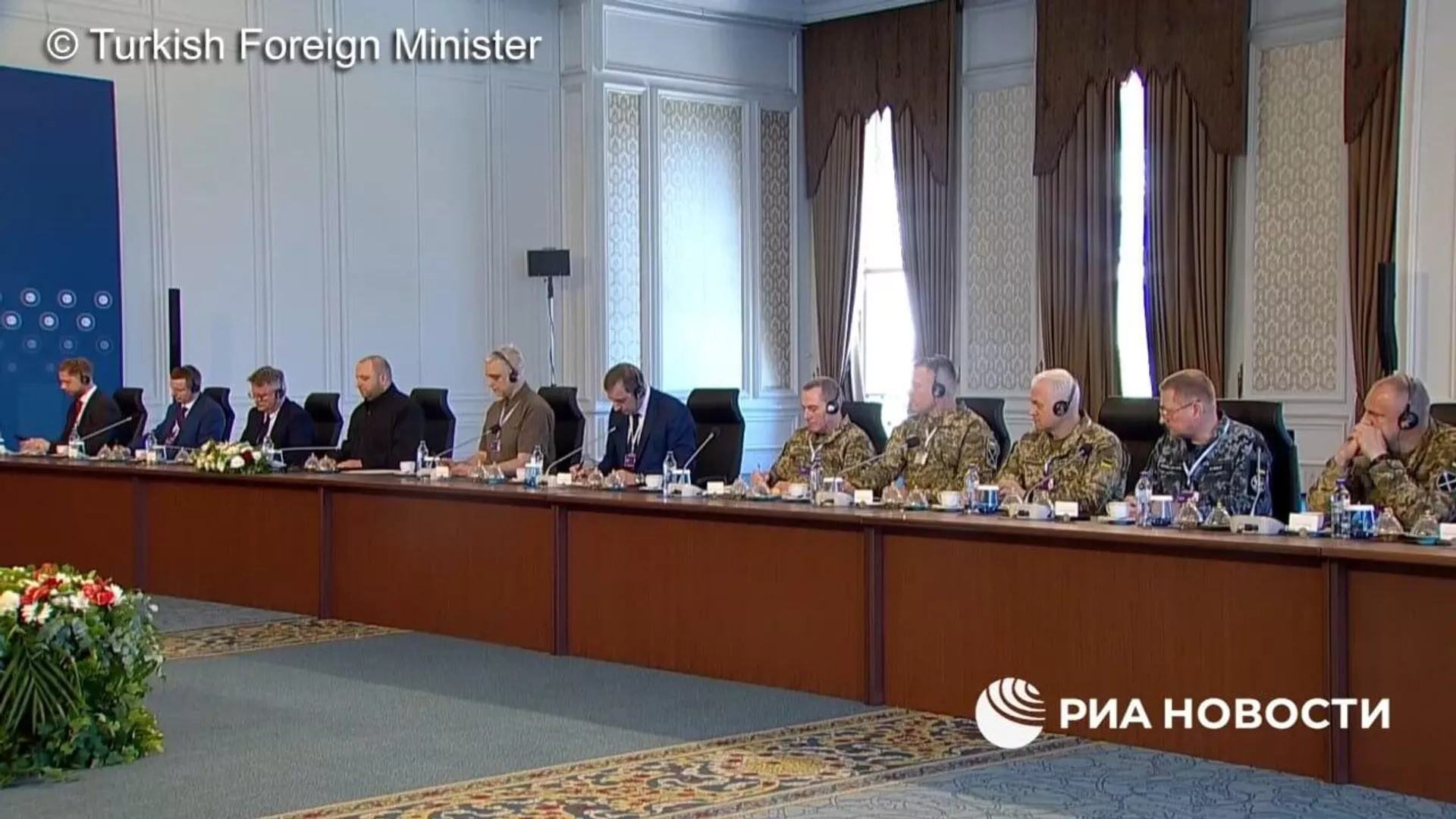 Украинская делегация во время второго раунда переговоров России и Украины (2 июня 2025). Стамбул - Sputnik Армения, 1920, 02.06.2025
