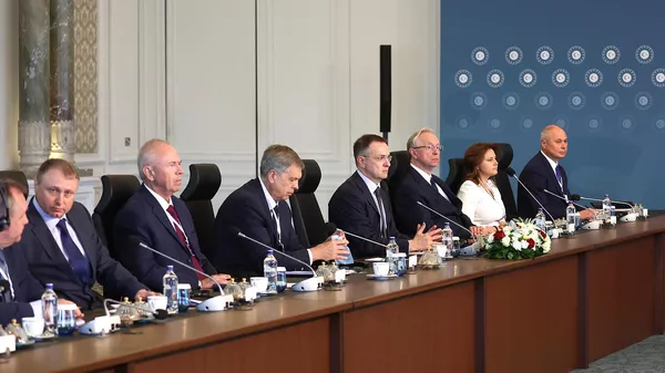 Российская делегация во время второго раунда переговоров России и Украины (2 июня 2025). Стамбул - Sputnik Армения
