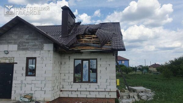 Попавший под удар украинских ВСУ дом в Белгородской области (3 июня 2025). Таврово - Sputnik Армения