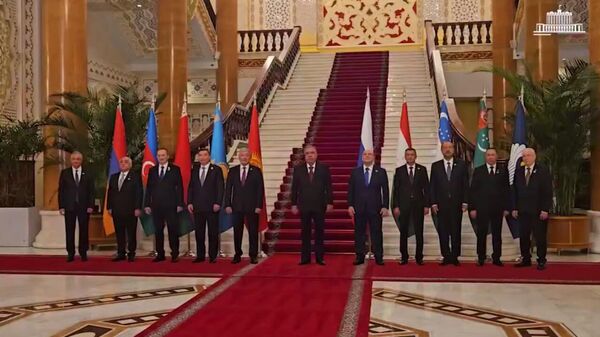 Вице-премьер Мгер Григорян перед началом заседания Совета глав правительств СНГ в Душанбе - Sputnik Армения