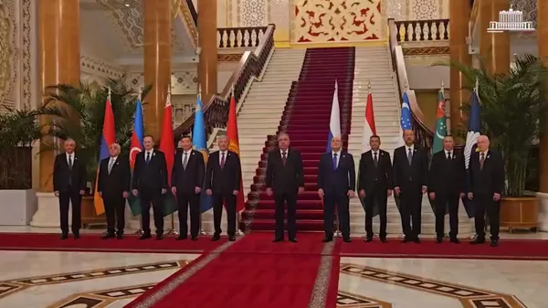Вице-премьер Мгер Григорян перед началом заседания Совета глав правительств СНГ в Душанбе - Sputnik Армения