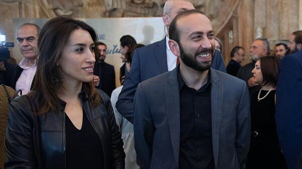 Արարատ Միրզոյանը կնոջ հետ - Sputnik Արմենիա
