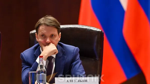 Заместитель председателя правления госкорпорации ВЭБ.РФ Даниил Алгульян на десятом Российско-армянском межрегиональном форуме (6 июня 2025). Еревaн - Sputnik Армения