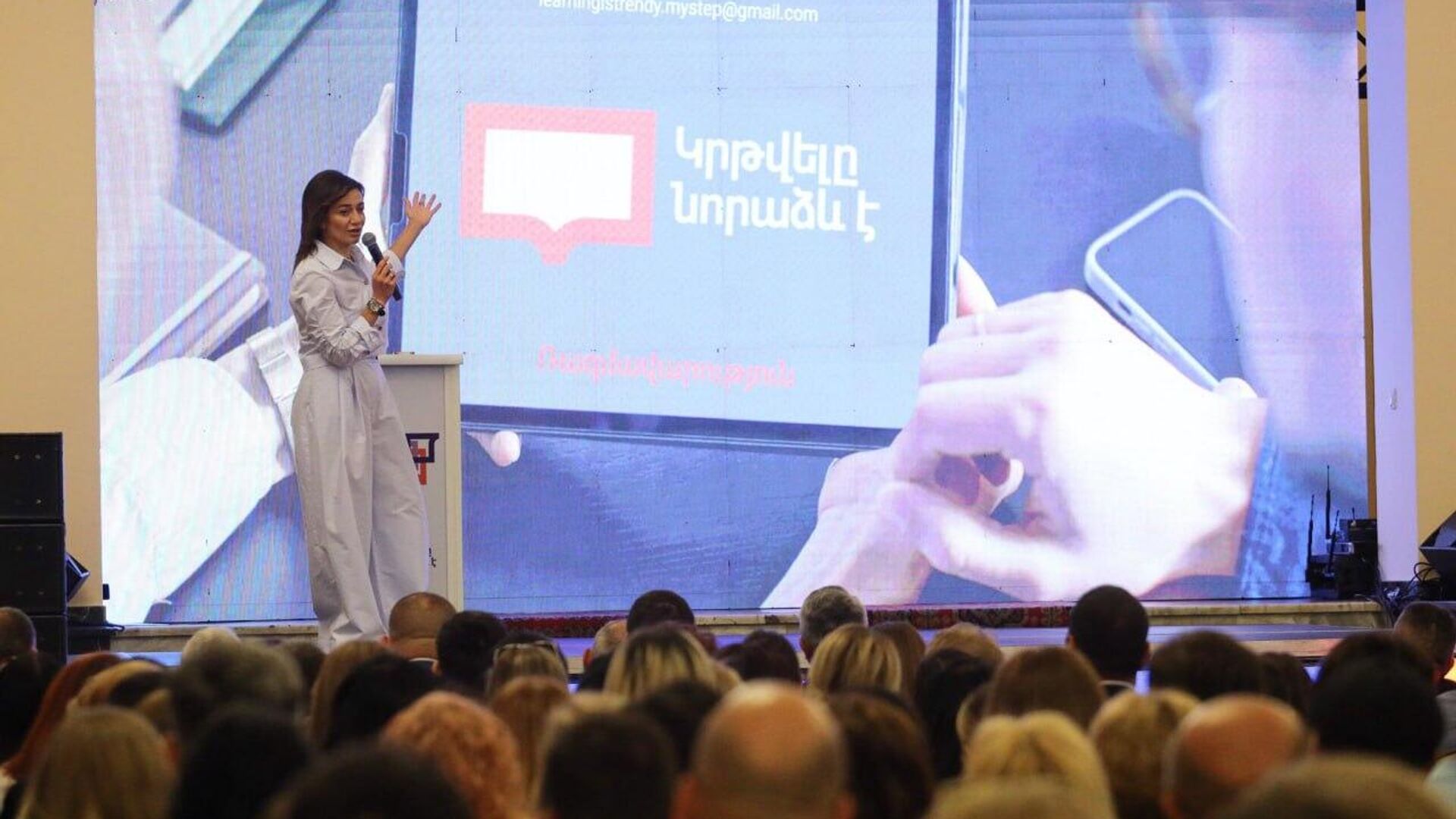 Анна Акопян во время кампании Учиться – это модно (5 июня 2025). Еревaн Анна Акопян во время кампании Учиться – это модно (5 июня 2025). Еревaн - Sputnik Армения, 1920, 09.06.2025