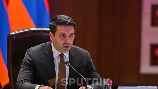 Председатель Национального собрания РА Ален Симонян на десятом Российско-армянском межрегиональном форуме (6 июня 2025). Еревaн - Sputnik Армения