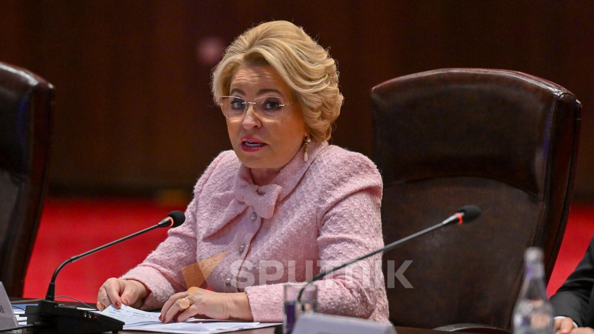Председатель Совета Федерации РФ Валентина Матвиенко на десятом Российско-армянском межрегиональном форуме (6 июня 2025). Еревaн - Sputnik Армения, 1920, 06.06.2025