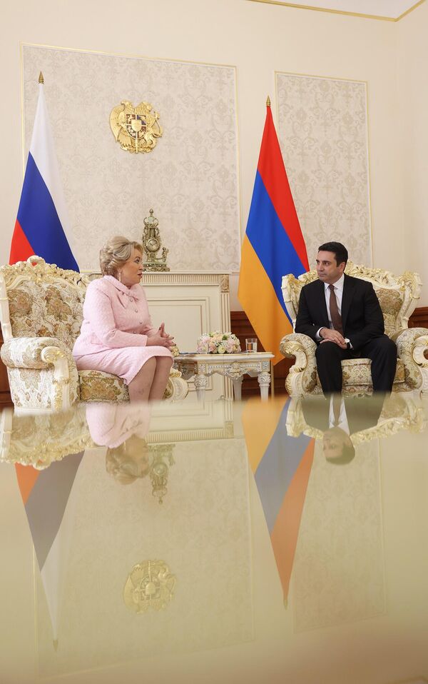 ՀՀ ԱԺ նախագահ Ալեն Սիմոնյանի առանձնազրույցը ՌԴ Դաշնային խորհրդի նախագահ Վալենտինա Մատվիենկոյի հետ - Sputnik Արմենիա