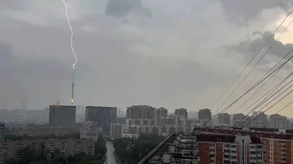 Юго-запад Москвы накрыл ливень со шквалистым ветром - Sputnik Армения