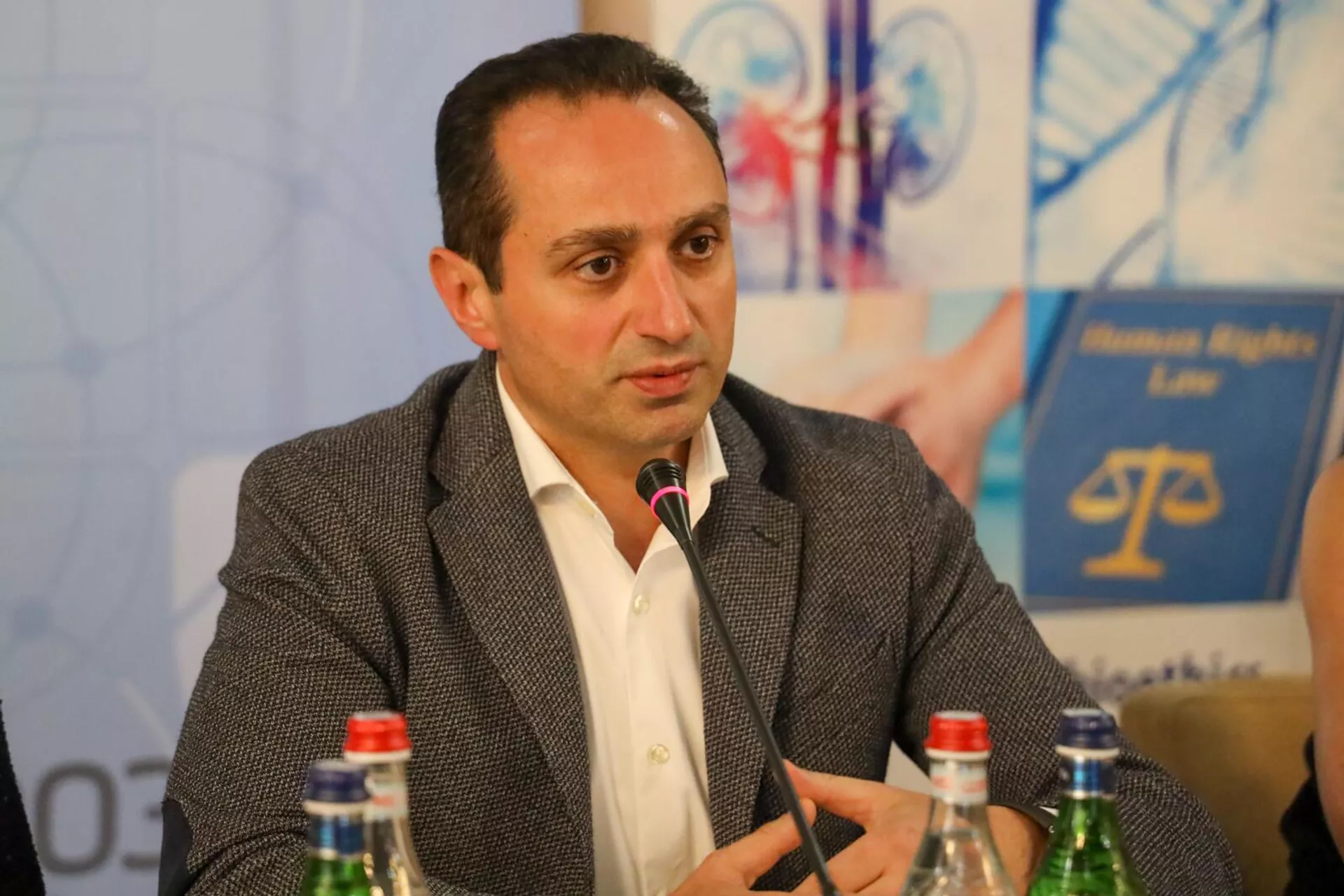 Советник министра здравоохранения по офтальмологии Арташес Зилфян Советник министра здравоохранения по офтальмологии Арташес Зилфян - Sputnik Армения, 1920, 08.06.2025