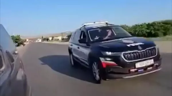 Видео ДТП в Араратской области с участием автомобиля патрульной службы - Sputnik Армения