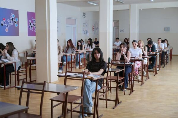 Մեկնարկել է բուհերի ընդունելության միասնական քննությունների հիմնական փուլը - Sputnik Արմենիա