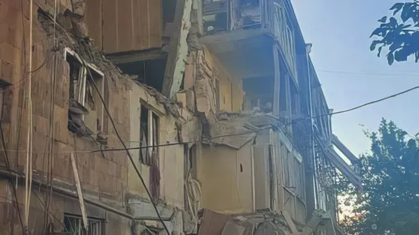 Последствия взрыва в жилом здании в Чамбараке (11 июня 2025). Гегаркуник - Sputnik Армения