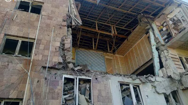 Последствия взрыва в жилом здании в Чамбараке (11 июня 2025). Гегаркуник - Sputnik Армения