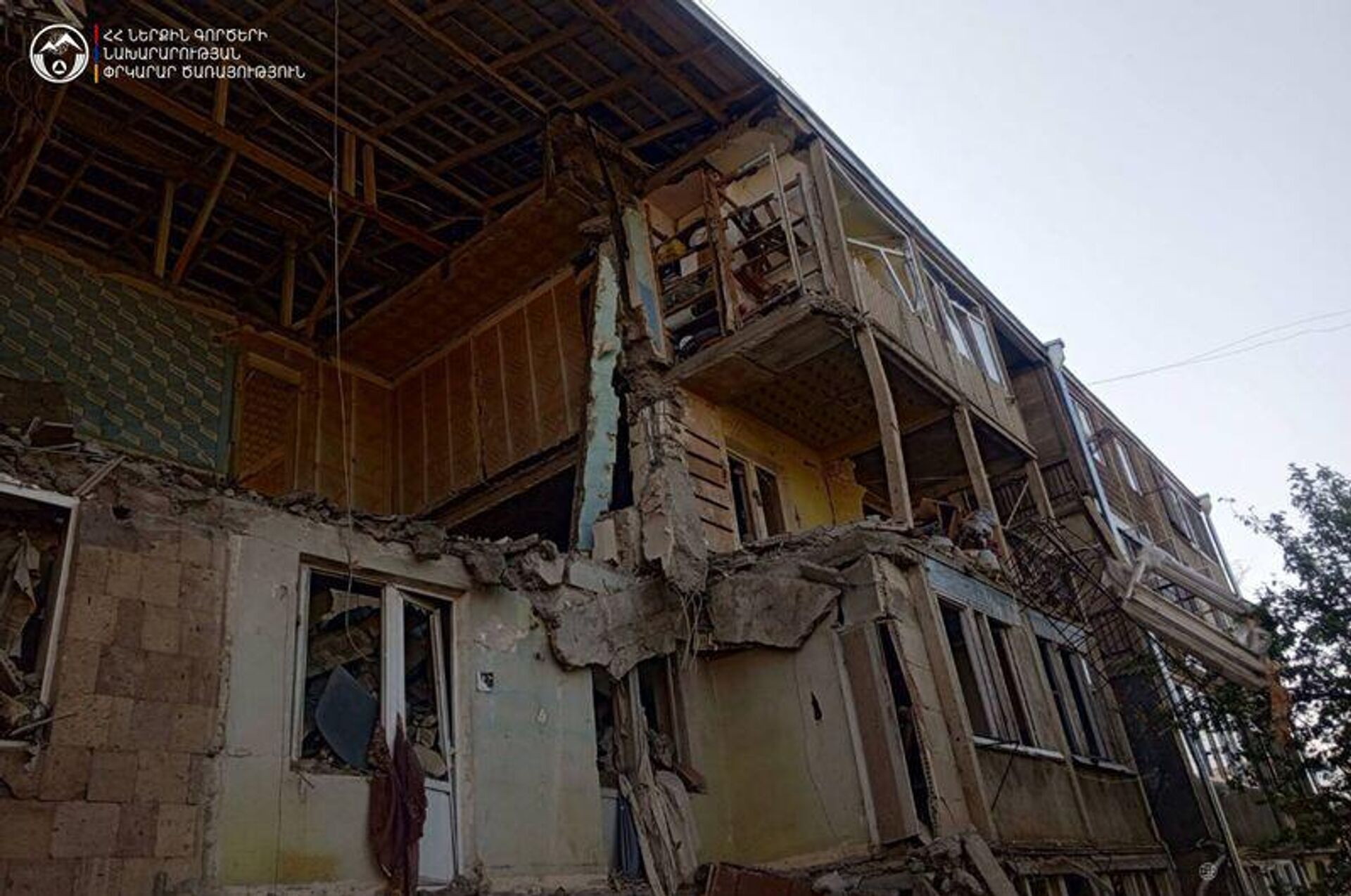 Последствия взрыва в жилом здании в Чамбараке (11 июня 2025). Гегаркуник - Sputnik Армения, 1920, 11.06.2025