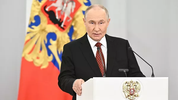 Президент РФ Владимир Путин на церемонии вручения государственных премий и медалей Герой Труда в Кремле (12 июня 2025). Москвa - Sputnik Армения