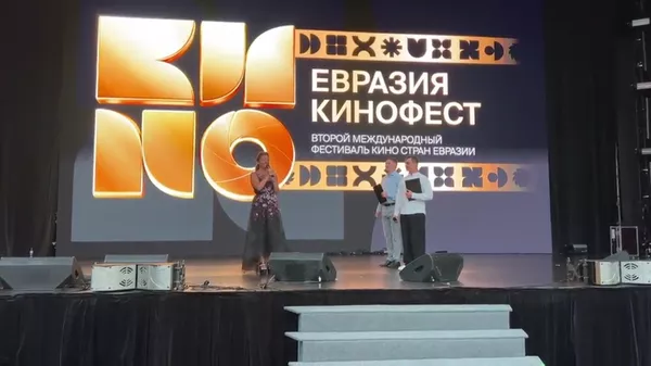 Симоньян открыла гала-премьеру полнометражного художественного фильма Семь дней Петра Семеныча - Sputnik Армения