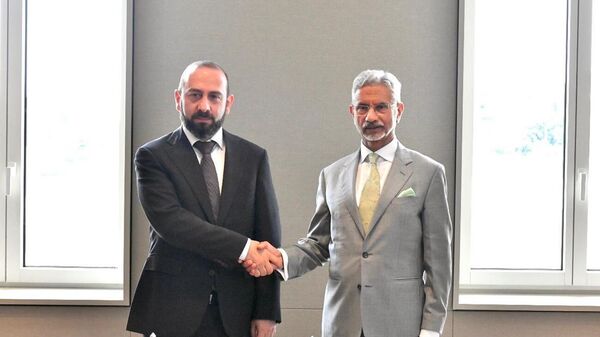 Встреча глав МИД Армении и Индии Арарата Мирзояна и Субраманьяма Джайшанкара (12 июня 2025). Марсель - Sputnik Армения