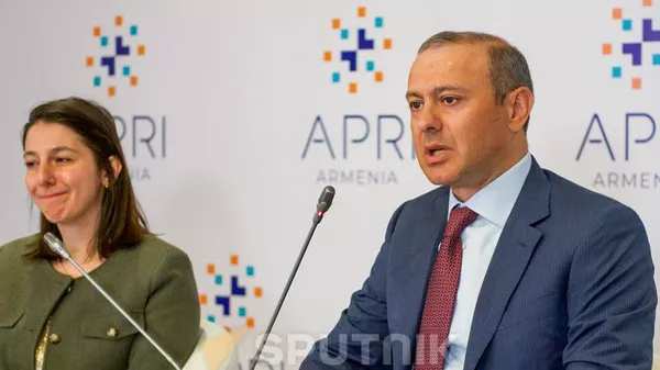 Секретарь Совета безопасности Армен Григорян на форуме APRI (13 июня 2025). Еревaн - Sputnik Армения