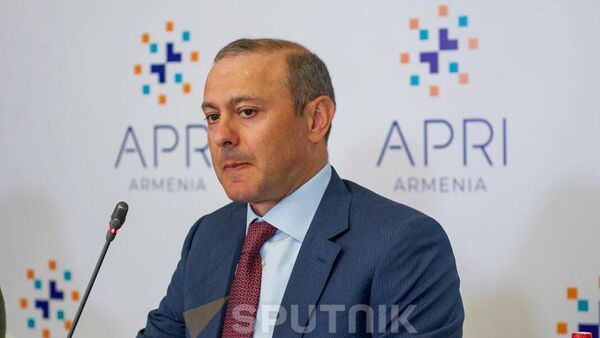 Секретарь Совета безопасности Армен Григорян на форуме APRI (13 июня 2025). Еревaн - Sputnik Армения