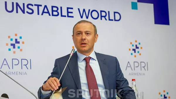 Секретарь Совета безопасности Армен Григорян на форуме APRI (13 июня 2025). Еревaн - Sputnik Армения