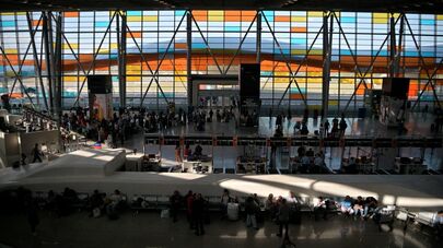 Зал вылета аэропорта Звартноц