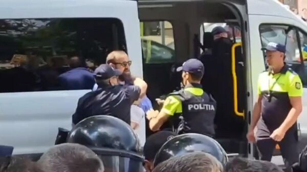 Քիշնևում ոստիկանությունը ցրել է ԼԳԲՏ* երթի դեմ բողոքողներին - Sputnik Արմենիա