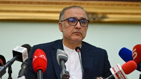 Посол Ирана Мехди Собхани во время пресс-конференции (17 июня 2025). Еревaн - Sputnik Армения
