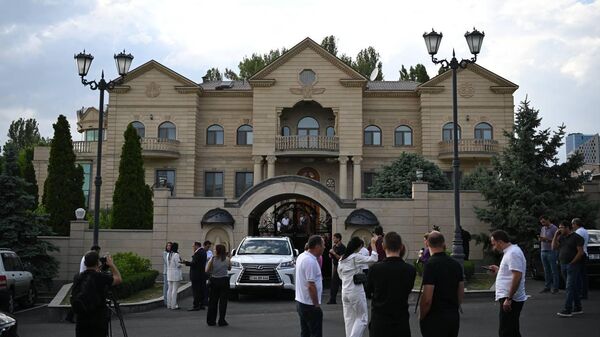 Ситуация у дома Самвела Карапетяна (17 июня 2025). Еревaн - Sputnik Армения