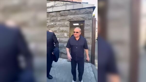 Կարեն Կարապետյանն ու նրա որդին դուրս եկան Կազմակերպված հանցավորության դեմ պայքարի գլխավոր վարչության շենքից - Sputnik Արմենիա