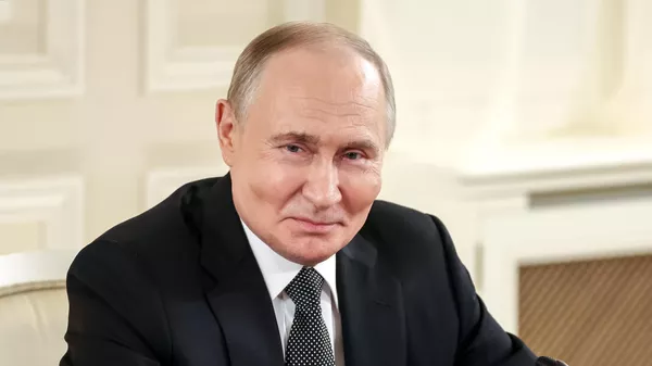 Президент РФ Владимир Путин во время встречи с руководителями международных информационных агентств (19 июня 2025). Санкт-Петербург - Sputnik Армения