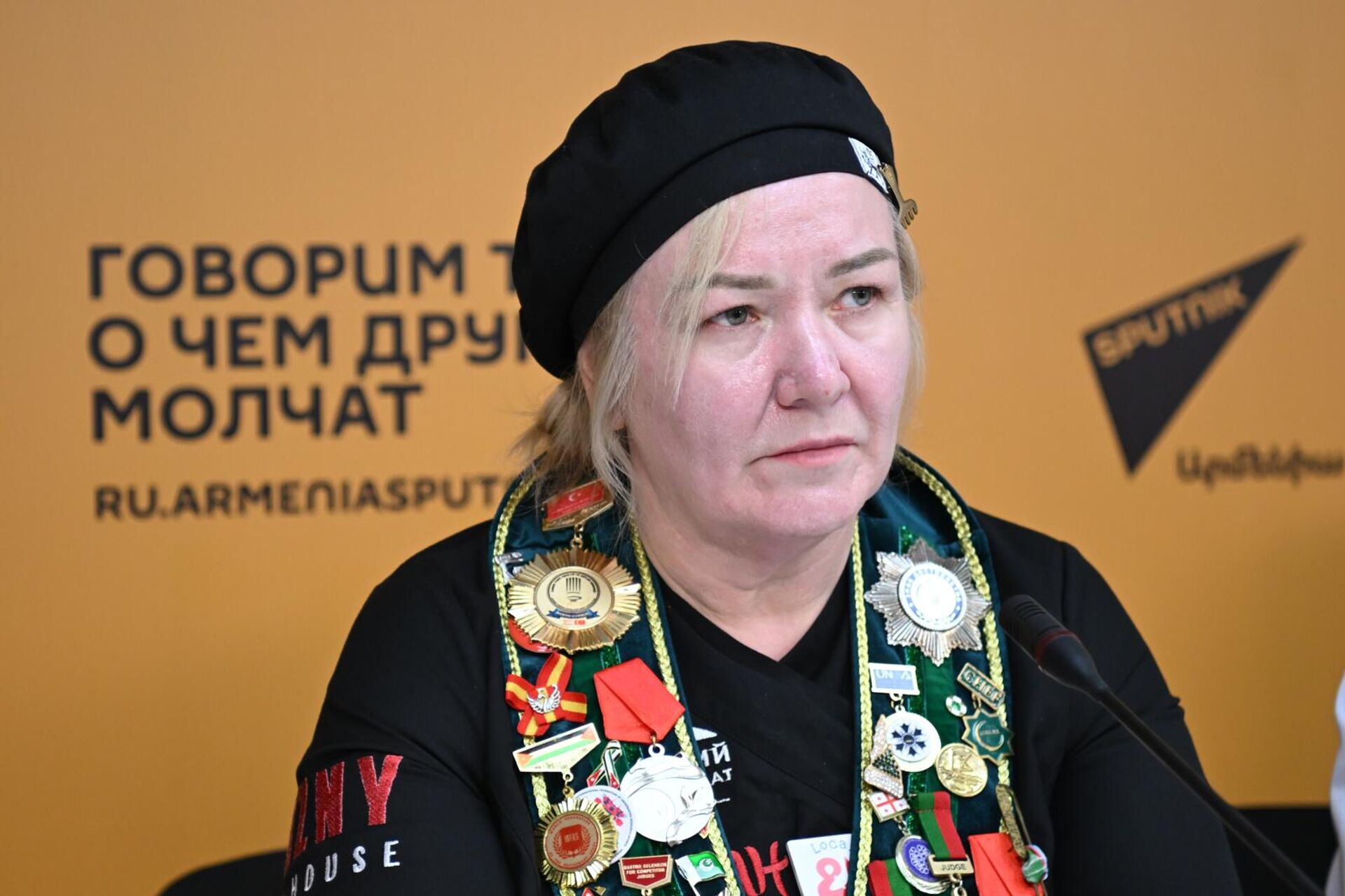 Председатель Ассоциации гостиниц и ресторанов Северного Кавказа Хадижат Мовлатова (Россия) на пресс-конференции (19 июня 2025). Еревaн Председатель Ассоциации гостиниц и ресторанов Северного Кавказа Хадижат Мовлатова (Россия) на пресс-конференции (19 июня 2025). Еревaн - Sputnik Արմենիա, 1920, 19.06.2025