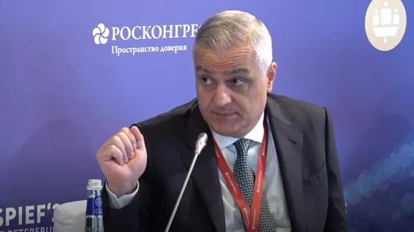 Вице-премьер Мгер Григорян на панельной сессии ПМЭФ (20 июня 2025). Санкт-Петербург - Sputnik Армения